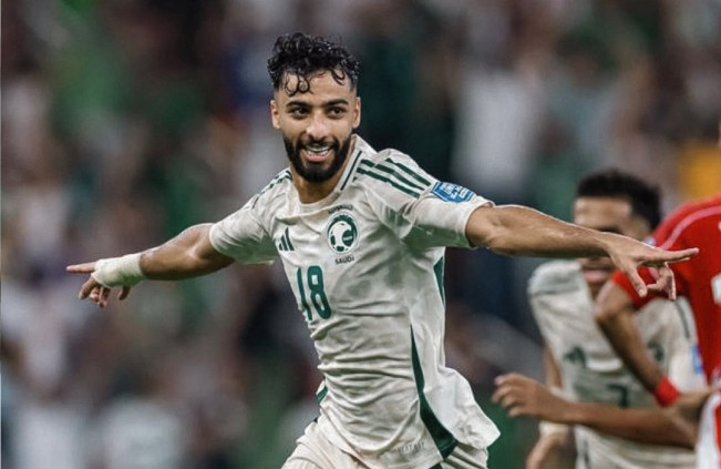 Selebrasi gol pemain Arab Saudi Saleh Abu Al Shamat. [Instagram @saudint]